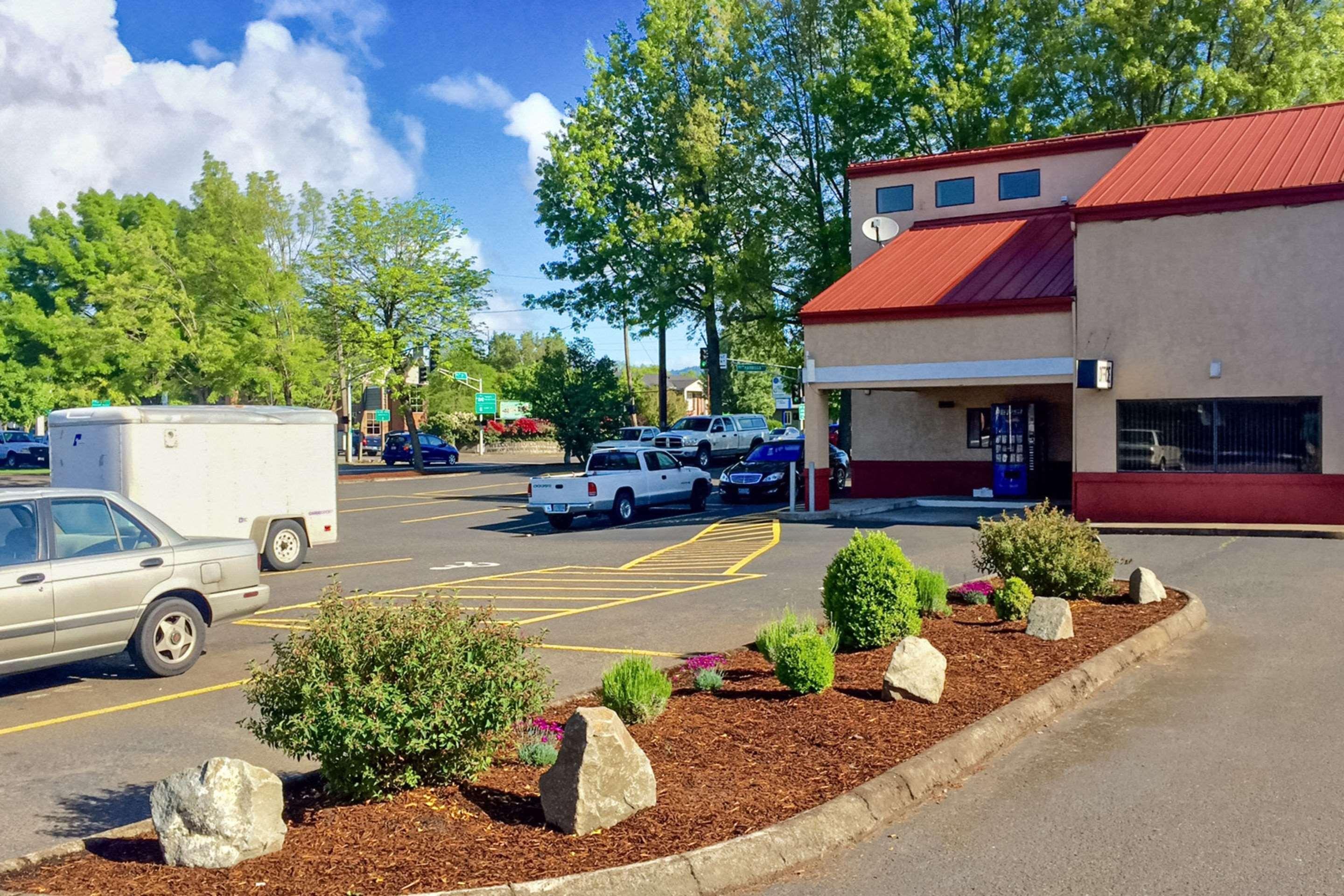 Rodeway Inn Willamette River Corvallis Exterior photo